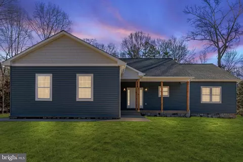 6581 Valley Dr, Warrenton, VA 20187