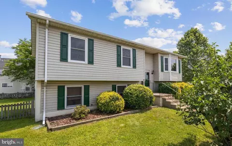 6237 E Winston Pl E, Bealeton, VA 22712