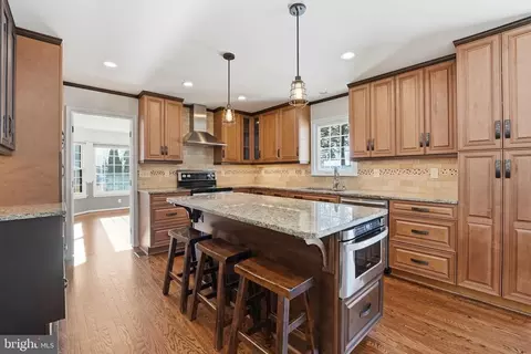 468 Devon Dr, Warrenton, VA 20186 photo 2