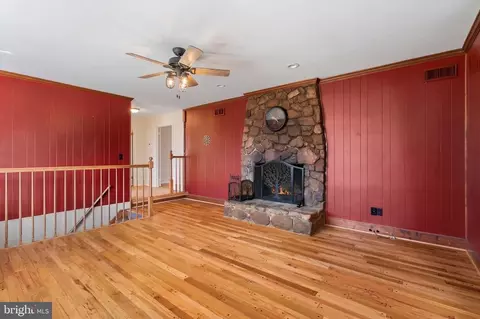 5142 Fairview Ln, Broad Run, VA 20137 photo 4