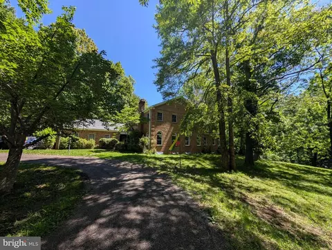 9935 Highland Dr, Marshall, VA 20115