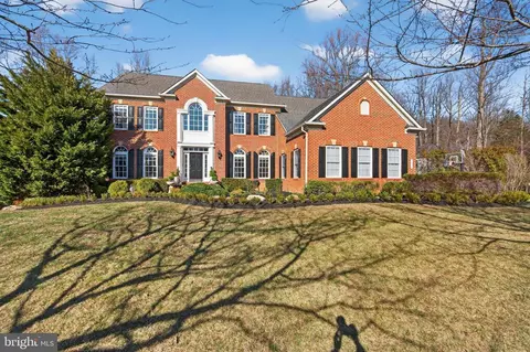 6827 Tanglewood Dr, Warrenton, VA 20187
