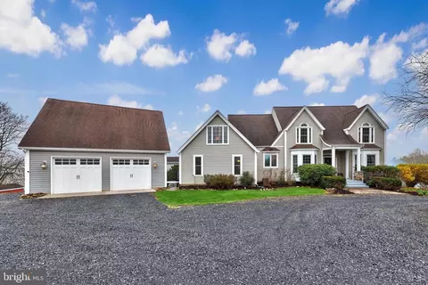 9393 Briar Ln, Delaplane, VA 20144