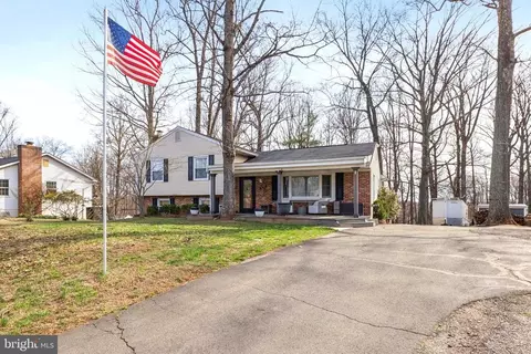 7041 Panorama Ct, Warrenton, VA 20187