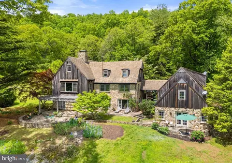 4392 Carrington Rd, Markham, VA 22643