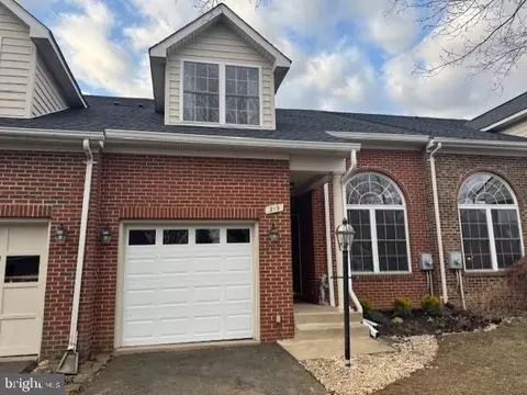 213 N View Cir N, Warrenton, VA 20186