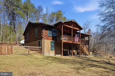 5276 Free State Rd, Marshall, VA 20115