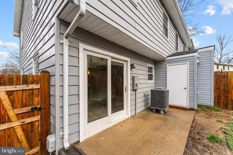 8611 Harrison Ct, Marshall, VA 20115 photo 16