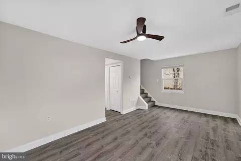 8611 Harrison Ct, Marshall, VA 20115 photo 2