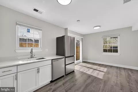 8611 Harrison Ct, Marshall, VA 20115 photo 4
