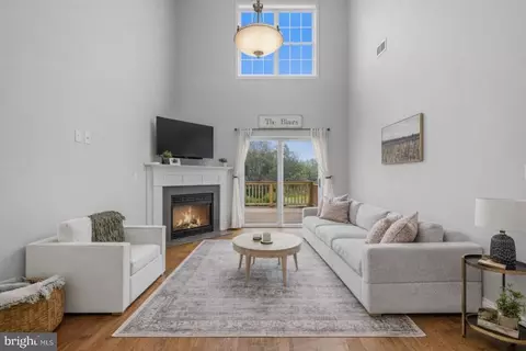 220 W Ridge Ct W, Warrenton, VA 20186