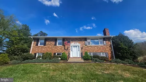 6163 Georgetown Rd, Broad Run, VA 20137 photo 2