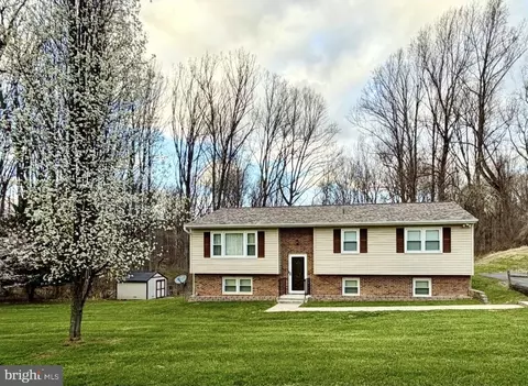 5632 Red Maple Ct, Warrenton, VA 20187