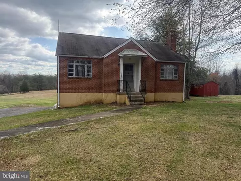 8083 Frytown Rd, Warrenton, VA 20187