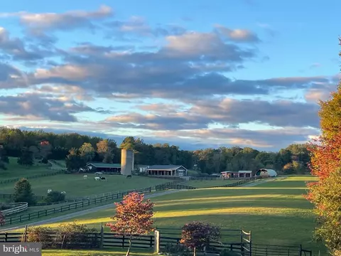 7747 Riverside Farm Rd, Marshall, VA 20115