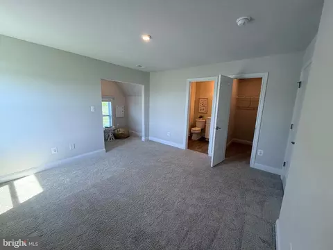 3039 Clearview Farm Ln, Warrenton, VA 20186