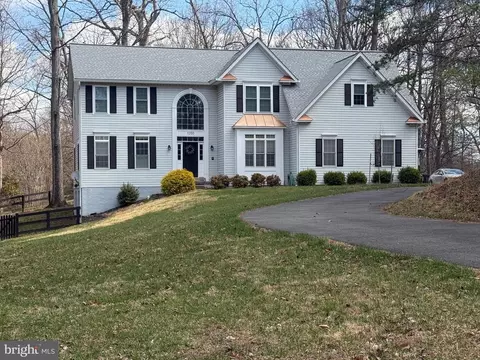 5200 Swain Dr, Warrenton, VA 20187