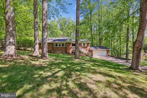 7302 Stuart Cir, Warrenton, VA 20187