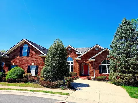 245 Carriage Chase Cir, Warrenton, VA 20186