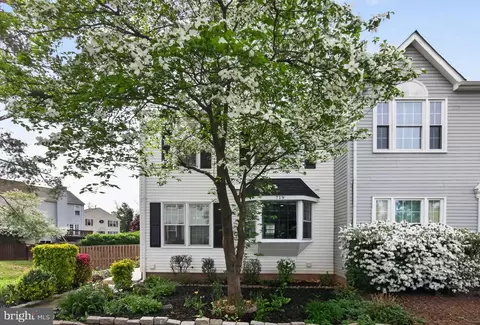 719 Acorn Ct, Warrenton, VA 20186