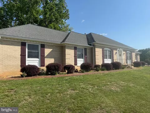 7961 Leeds Manor Road Rd, Marshall, VA 20115
