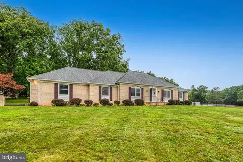 7961 Leeds Manor Road Rd, Marshall, VA 20115
