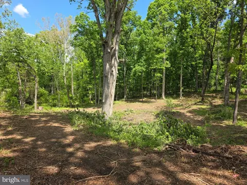 Leigh Rd, Warrenton, VA 20186