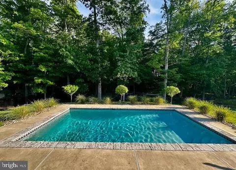 4853 Point Rd, Warrenton, VA 20187