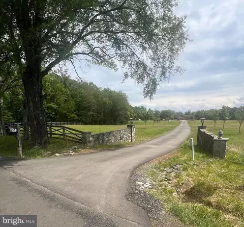 6119 Beach Rd, Midland, VA 22728