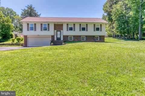 7077 Westmoreland Dr, Warrenton, VA 20187