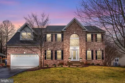 7490 Admiral Nelson Dr, Warrenton, VA 20186