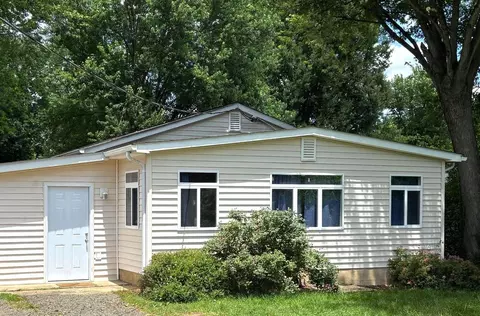 203 W Bowen St W, Remington, VA 22734