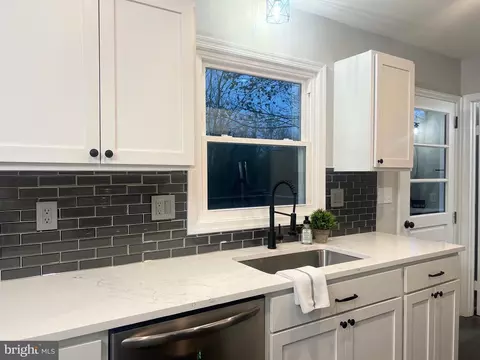 7389 Bunker Hill Rd, The Plains, VA 20198