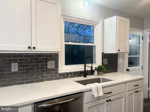 7389 Bunker Hill Rd, The Plains, VA 20198