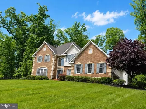 6743 Breezy Dr, Warrenton, VA 20187