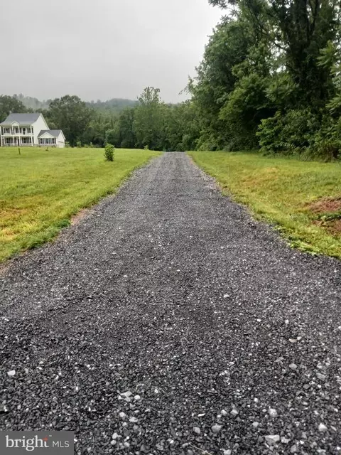 5201 Carolyns Way, Linden, VA 22642