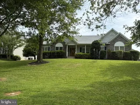 700 Fox Chase St, Warrenton, VA 20186