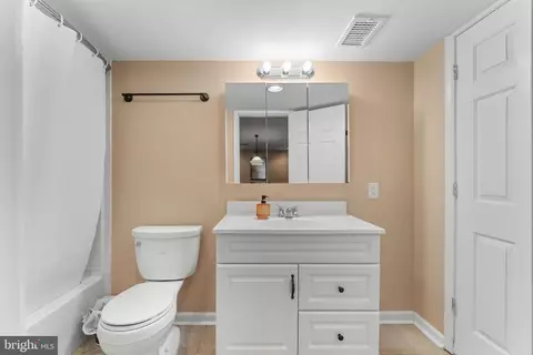 700 Fox Chase St, Warrenton, VA 20186