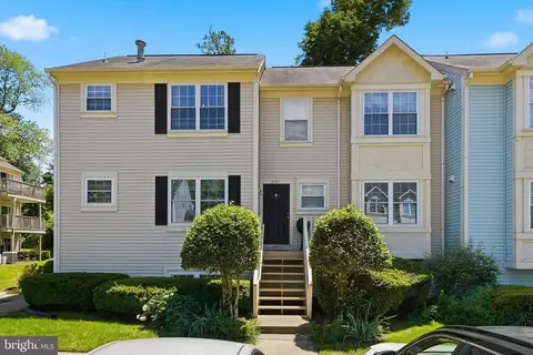 210 Fernwood Pl, Warrenton, VA 20186
