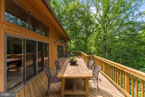 Exterior - 7923 Cub Dr, Marshall, VA 20115 photo 4 of 9