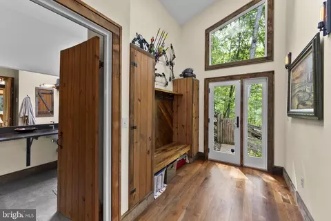 Entry Way - 7923 Cub Dr, Marshall, VA 20115 photo 5 of 10