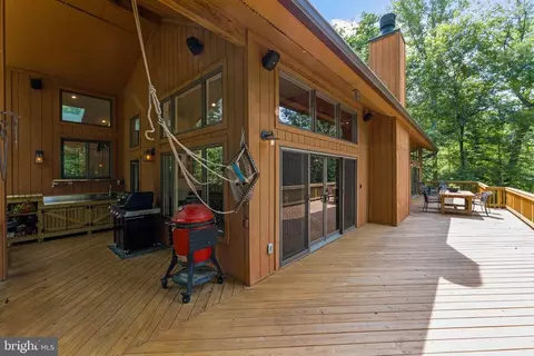Exterior - 7923 Cub Dr, Marshall, VA 20115 photo 6 of 9