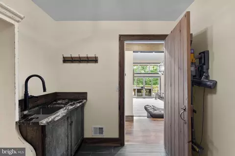 Entry Way - 7923 Cub Dr, Marshall, VA 20115 photo 6 of 10