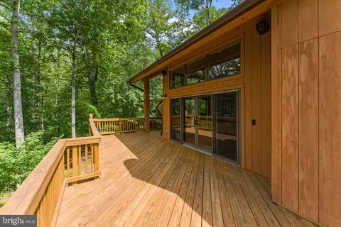 Exterior - 7923 Cub Dr, Marshall, VA 20115 photo 5 of 9