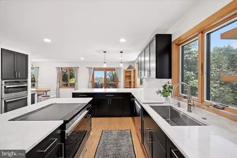 5221 Mountain View Dr, Broad Run, VA 20137