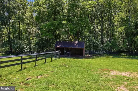 Exterior - 5221 Mountain View Dr, Broad Run, VA 20137 photo 6 of 12