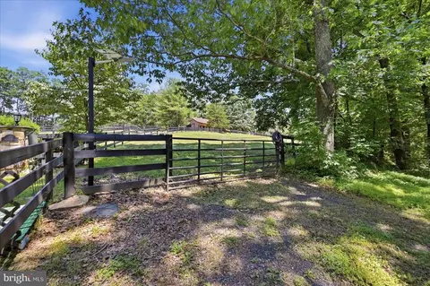 Exterior - 5221 Mountain View Dr, Broad Run, VA 20137 photo 3 of 12