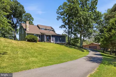 5221 Mountain View Dr, Broad Run, VA 20137