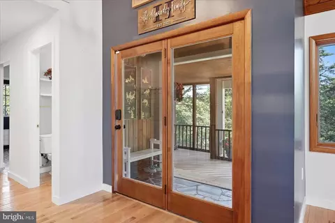 Entry Way - 5221 Mountain View Dr, Broad Run, VA 20137 photo 4 of 6