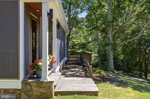 Exterior - 5221 Mountain View Dr, Broad Run, VA 20137 photo 10 of 12